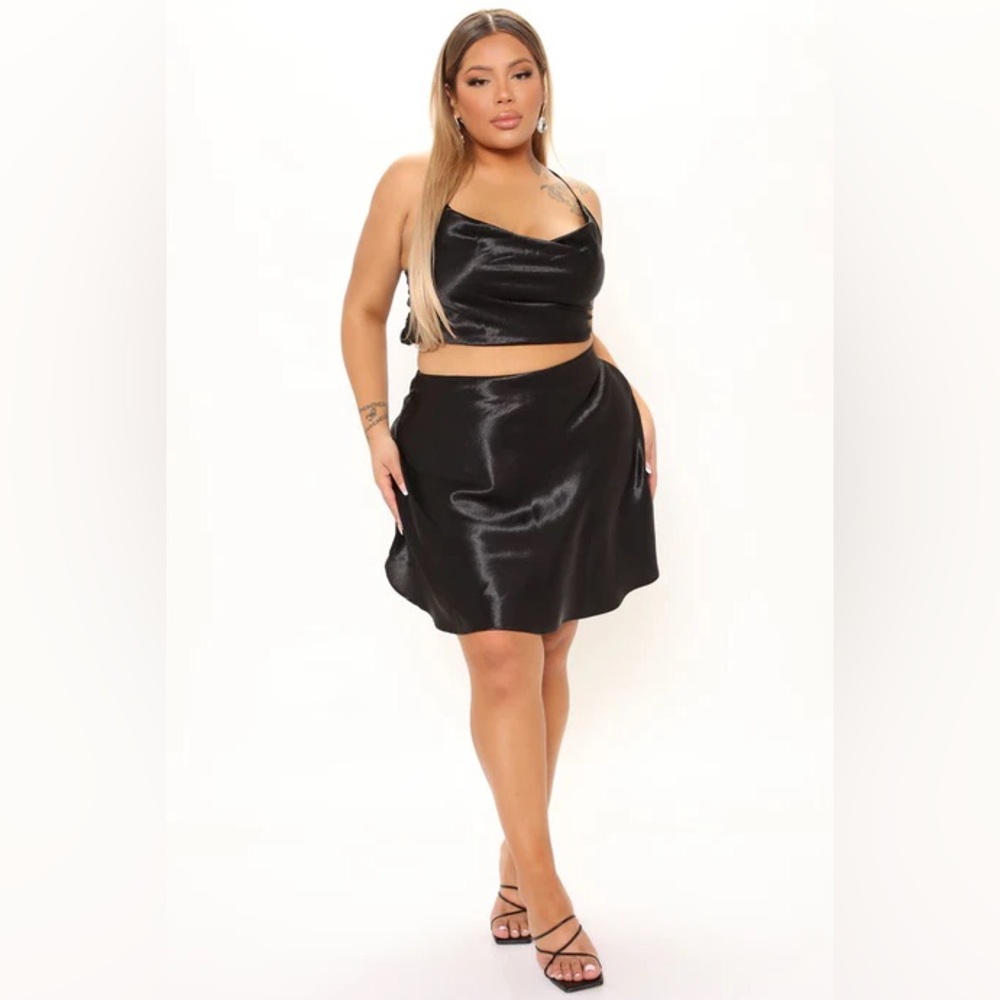 Fashion Nov Black Satin A-Line Skirt Size 1X